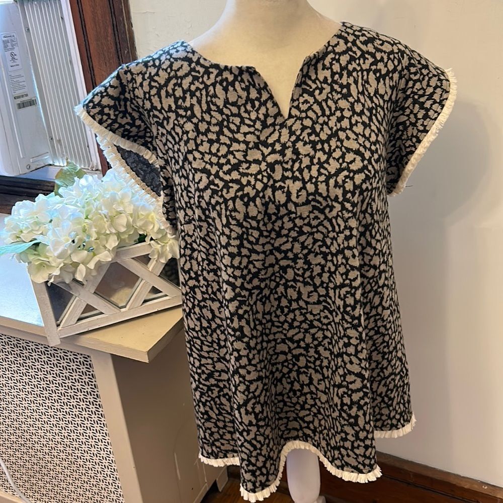 THML black tan animal print short sleeved fringe top Size S EUC